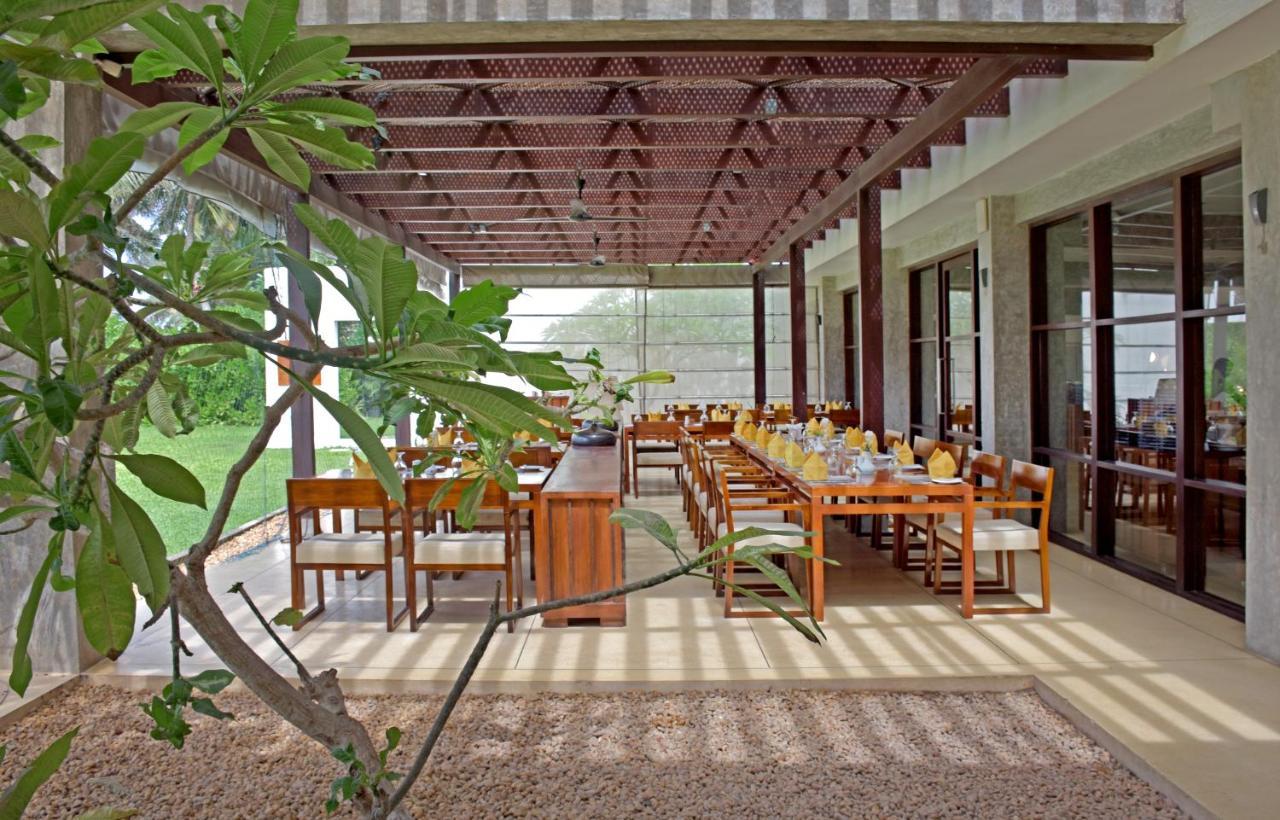 Goldi Sands Hotel Negombo Exterior foto
